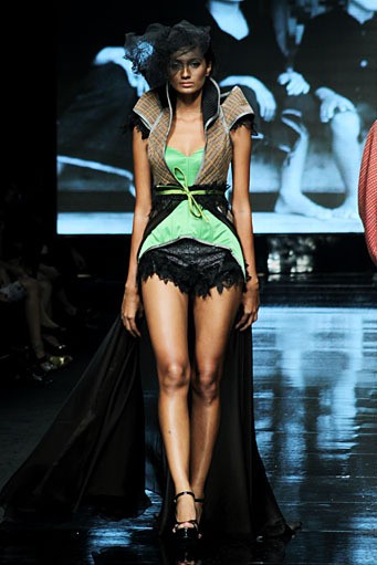 Kursien Karzai Philosophy of Baduy. BRI Present LPM Graduates by Fashion Council. Jakarta Fashion Week 2012 at Pacific Place Ground Floor. Jakarta. [Foto: Mohammad Abduh/Wolipop]