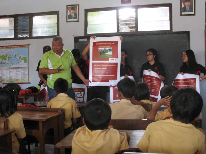 Mahasiswa Singapura Beri Pelatihan Penanganan Bencana Warga Lereng Merapi