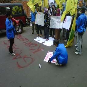 SBY Peringati Hari Antikorupsi, Mahasiswa Aksi Bergelombang