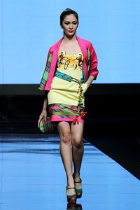 Iwan Amir Dance Over The Rainbow Lomba Perancang Mode 2011. Jakarta Fashion Week 2012 at Pacific Place Ground Floor. Jakarta. [Fato: Mohammad Abduh/Wolipop]