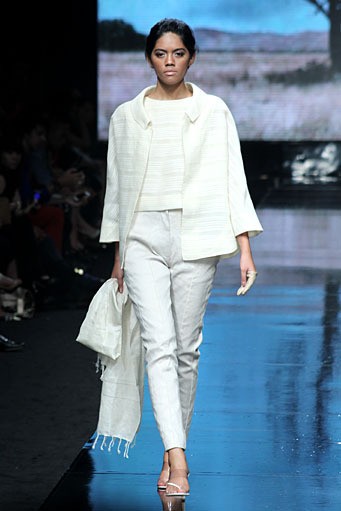 Auguste Soesastro Restu Bumi. Dewi Fashion Knight. Jakarta Fashion Week 2012 at Pacific Place Ground Floor. Jakarta. [Foto: Mohammad Abduh/Wolipop]