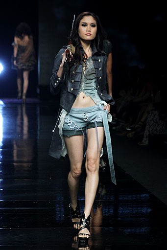 Bethania Agustha Havoc Claire. Lomba Perancang Mode 2011. Jakarta Fashion Week 2012 at Pacific Place Ground Floor. Jakarta. [Foto: Mohammad Abduh/Wolipop]