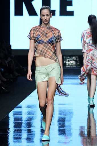 Kleting Titis Wigati for mazda2 Stylish. Jakarta Fashion Week 2012 at Pacific Place Ground Floor. Jakarta. [Foto: Mohammad Abduh/Wolipop]