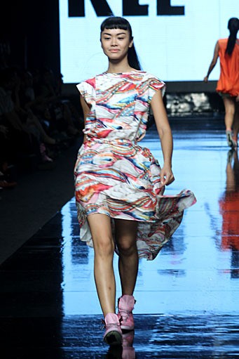 Kleting Titis Wigati for mazda2 Stylish. Jakarta Fashion Week 2012 at Pacific Place Ground Floor. Jakarta. [Foto: Mohammad Abduh/Wolipop]