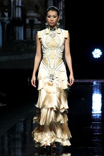 Danny Satriadi for Mazda MX-5 Magnificent. Jakarta Fashion Week 2012 at Pacific Place Ground Floor. Jakarta. [Foto: Mohammad Abduh/Wolipop]