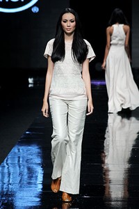 Barli Asmara The Body Shop in Collaboration. Jakarta Fashion Week 2012. Pacific Place. Ground Floor. Jakarta. [Foto: Mohammad Abduh/Wolipop]