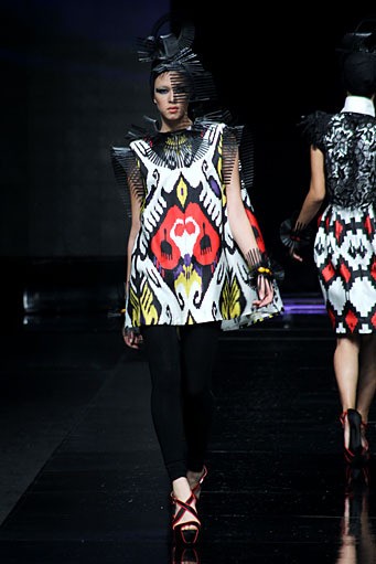 Sebastian Gunawan Dewi Fashion Knight. Jakarta Fashion Week 2012 at Pacific Place Ground Floor. Jakarta. [Foto: Mohammad Abduh/Wolipop]