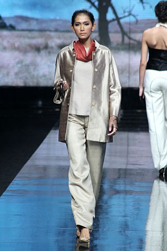 Auguste Soesastro Restu Bumi. Dewi Fashion Knight. Jakarta Fashion Week 2012 at Pacific Place Ground Floor. Jakarta. [Foto: Mohammad Abduh/Wolipop]