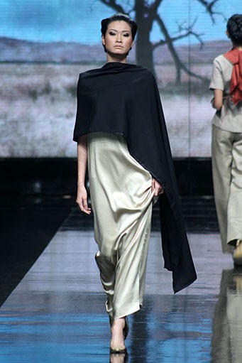 Auguste Soesastro Restu Bumi. Dewi Fashion Knight. Jakarta Fashion Week 2012 at Pacific Place Ground Floor. Jakarta. [Foto: Mohammad Abduh/Wolipop]