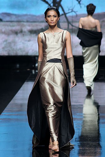 Auguste Soesastro Restu Bumi. Dewi Fashion Knight. Jakarta Fashion Week 2012 at Pacific Place Ground Floor. Jakarta. [Foto: Mohammad Abduh/Wolipop]