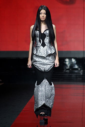 Sapto Djojokartiko Sang Radeng Girah Dewi Fashion Knight. Jakarta Fashion Week 2012 at Pacific Place Ground Floor. Jakarta. [Foto: Mohammad Abduh/Wolipop]