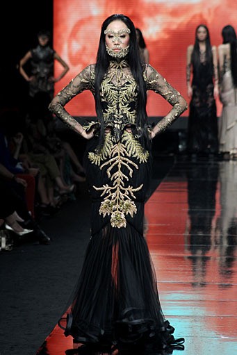 Sapto Djojokartiko Sang Radeng Girah Dewi Fashion Knight. Jakarta Fashion Week 2012 at Pacific Place Ground Floor. Jakarta. [Foto: Mohammad Abduh/Wolipop]