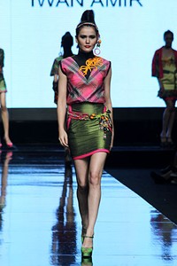 Iwan Amir Dance Over The Rainbow Lomba Perancang Mode 2011. Jakarta Fashion Week 2012 at Pacific Place Ground Floor. Jakarta. [Fato: Mohammad Abduh/Wolipop]