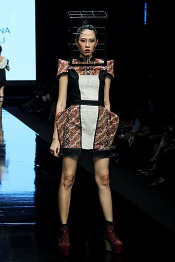 Erliana Sumali Variation Unit Lomba Perancang Mode 2011. Jakarta Fashion Week 2012 at Pacific Place Ground Floor. Jakarta. [Foto: Mohammad Abduh/Wolipop]