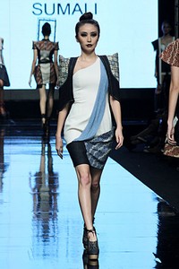 Erliana Sumali Variation Unit Lomba Perancang Mode 2011. Jakarta Fashion Week 2012 at Pacific Place Ground Floor. Jakarta. [Foto: Mohammad Abduh/Wolipop]