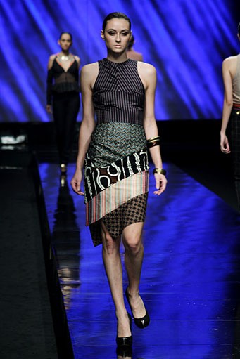 Delly Andriani Geometrikal Batik Lomba Perancang Mode 2011. Jakarta Fashion Week 2012 at Pacific Place Ground Floor. Jakarta. [Foto: Mohammad Abduh/Wolipop]