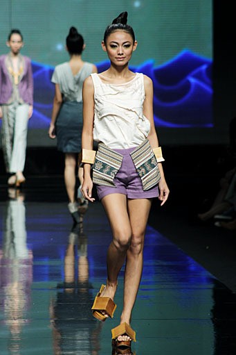 Cynthia Tan Relaxed Sensation. Lomba Perancang Mode 2011. Jakarta Fashion Week 2012 at Pacific Place Ground Floor. Jakarta. [Foto: Mohammad Abduh/Wolipop]