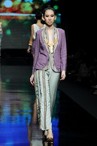 Cynthia Tan Relaxed Sensation. Lomba Perancang Mode 2011. Jakarta Fashion Week 2012 at Pacific Place Ground Floor. Jakarta. [Foto: Mohammad Abduh/Wolipop]