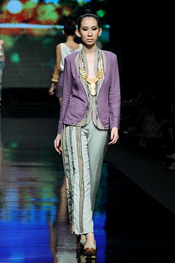 Cynthia Tan Relaxed Sensation. Lomba Perancang Mode 2011. Jakarta Fashion Week 2012 at Pacific Place Ground Floor. Jakarta. [Foto: Mohammad Abduh/Wolipop]