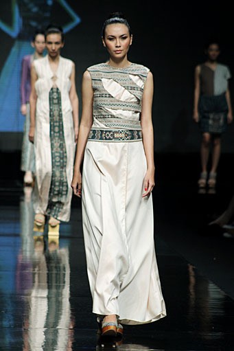 Cynthia Tan Relaxed Sensation. Lomba Perancang Mode 2011. Jakarta Fashion Week 2012 at Pacific Place Ground Floor. Jakarta. [Foto: Mohammad Abduh/Wolipop]