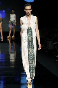 Cynthia Tan Relaxed Sensation. Lomba Perancang Mode 2011. Jakarta Fashion Week 2012 at Pacific Place Ground Floor. Jakarta. [Foto: Mohammad Abduh/Wolipop]