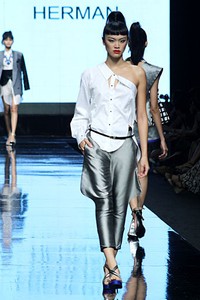 Friederich Herman Perspective Lomba Perancang Mode 2011. Jakarta Fashion Week 2012 at Pacific Place Ground Floor. Jakarta. [Foto: Mohammad Abduh/Wolipop]