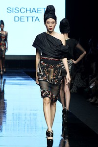 Sischaet Detta Rahajeng Wengi, Mademoiselle. Lomba Perancang Mode 2011. Jakarta Fashion Week 2012 at Pacific Place Ground Floor. jakarta. [Foto: Mohammad Abduh/Wolipop]