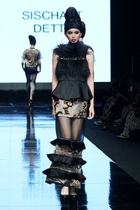 Sischaet Detta Rahajeng Wengi, Mademoiselle. Lomba Perancang Mode 2011. Jakarta Fashion Week 2012 at Pacific Place Ground Floor. jakarta. [Foto: Mohammad Abduh/Wolipop]