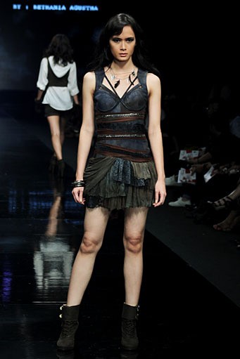 Bethania Agustha Havoc Claire. Lomba Perancang Mode 2011. Jakarta Fashion Week 2012 at Pacific Place Ground Floor. Jakarta. [Foto: Mohammad Abduh/Wolipop]