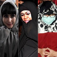 Mereka Mendadak Berkerudung Saat Berurusan dengan Hukum