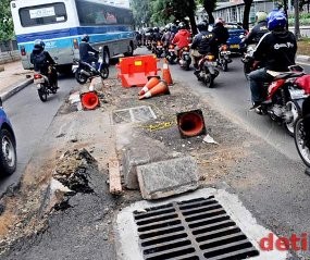 Waspada! Ada 1.000 Titik Jalan Rusak di Jakarta