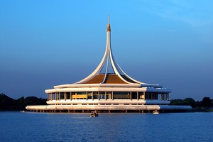 Saphan Sung, Bukan Hanya Nunun yang Betah di Sana
