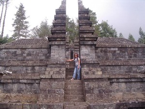 Treking ke candi Cetho Karanganyar