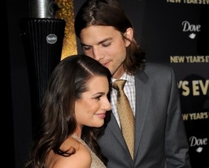 Ashton Kutcher Terlihat Seksi, Lea Michele Grogi