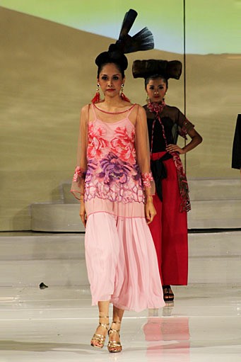 Jakarta, Indonesia - 23 November. Ramli 36 Tahun Berkarya at Ballroom Hotel Shangri-La. 23 November 2011. Jakarta. [Foto: Mohammad Abduh/Wolipop]