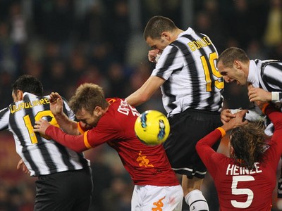 Roma dan Juventus Berbagi Poin
