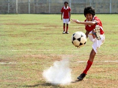 Aksi Emir Mahira di Garuda di Dadaku 2