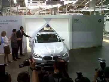 Penjualan Mobil Mewah Merangkak Naik