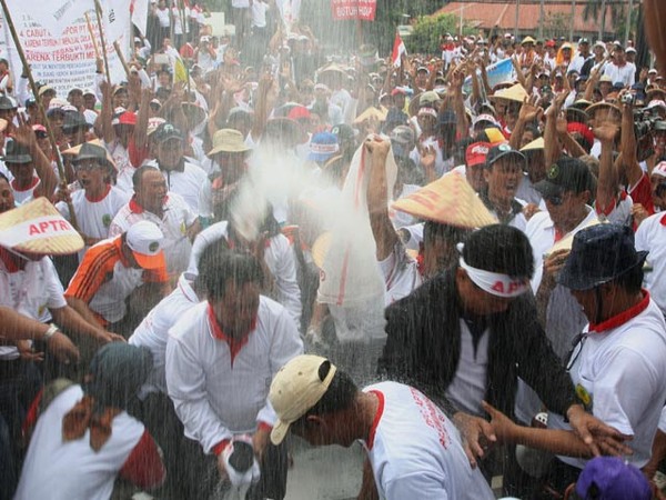 Hujan Gula Rafinasi di Kemendag