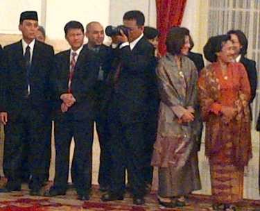 Jepret! Bidikan Kamera Chandra Saat Pelantikan Pimpinan KPK di Istana