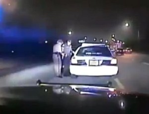 Ini Dia Polwan Teladan, Berani Menilang Sesama Polisi!