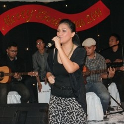 Ecoutez! Atraktif dengan Vokalis Baru