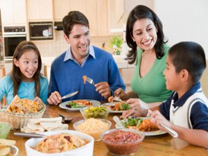Makan Bersama Membuat Anak Lebih Sehat