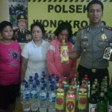 Puluhan Botol Miras Oplosan Diamankan dari Tiga Wanita