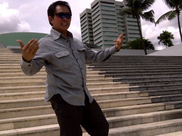 Pong Hardjatmo Gagal Memanjat Gedung DPR