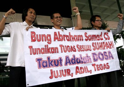 Pong Cs Dukung KPK