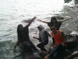 Stres tugas kuliah ngacir ke pantai