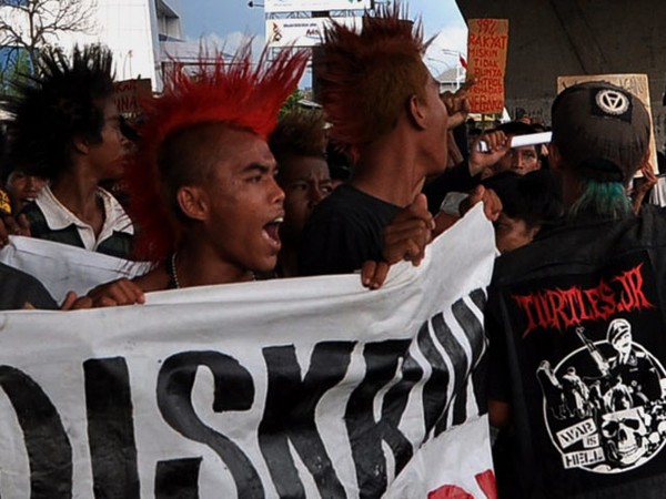 Punkers Makassar Kecam Polisi