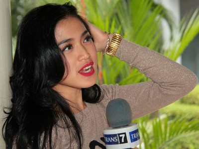 Jessica Iskandar, Si Artis Tergombal