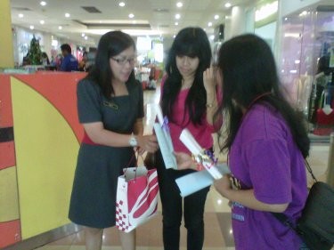 Peringati Hari Ibu, Aktivis Perempuan Semarang Kampanye di Mal